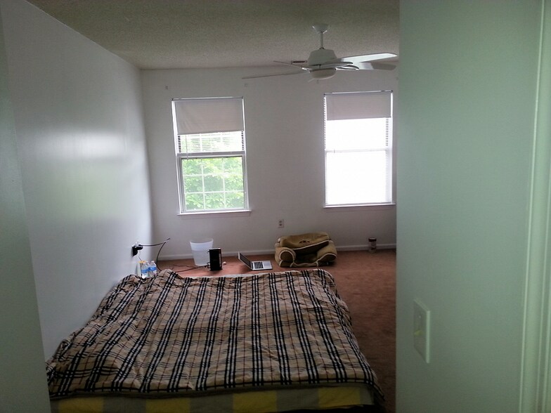 Building Photo - 707 Eagles Chase Dr