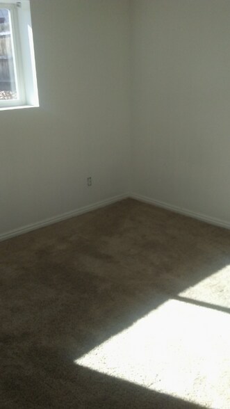 Building Photo - 480 E 4200 S