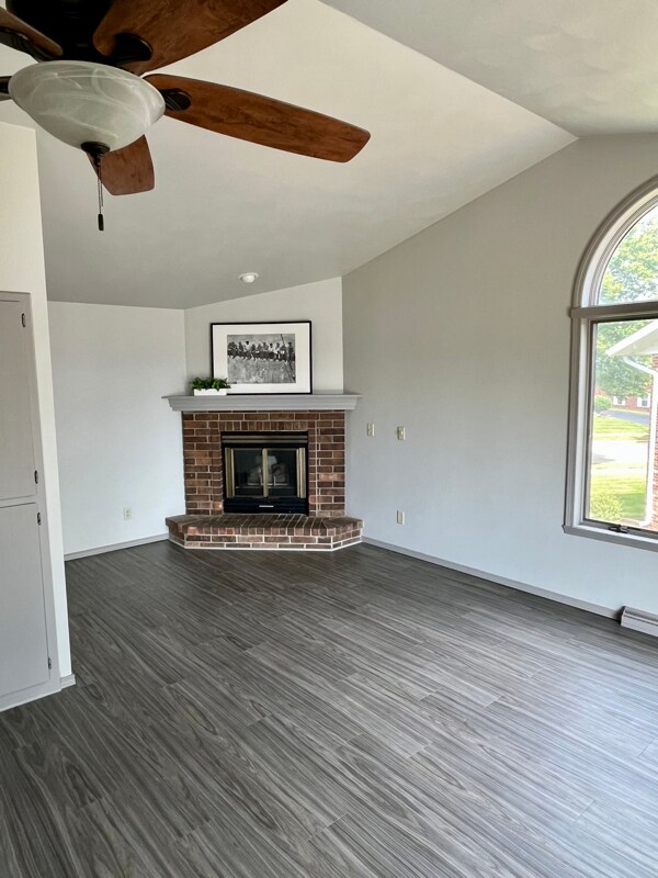 Building Photo - 801 W Ridgeview Dr