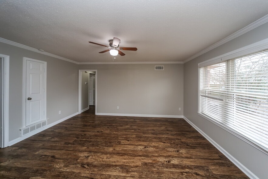 Building Photo - 1585 Pepperwood St