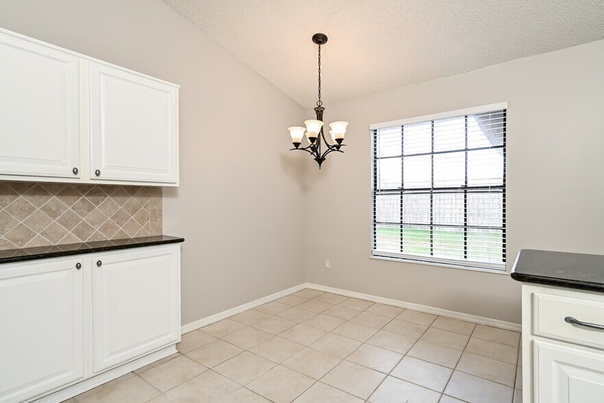 Building Photo - 8014 Dunstable Cir