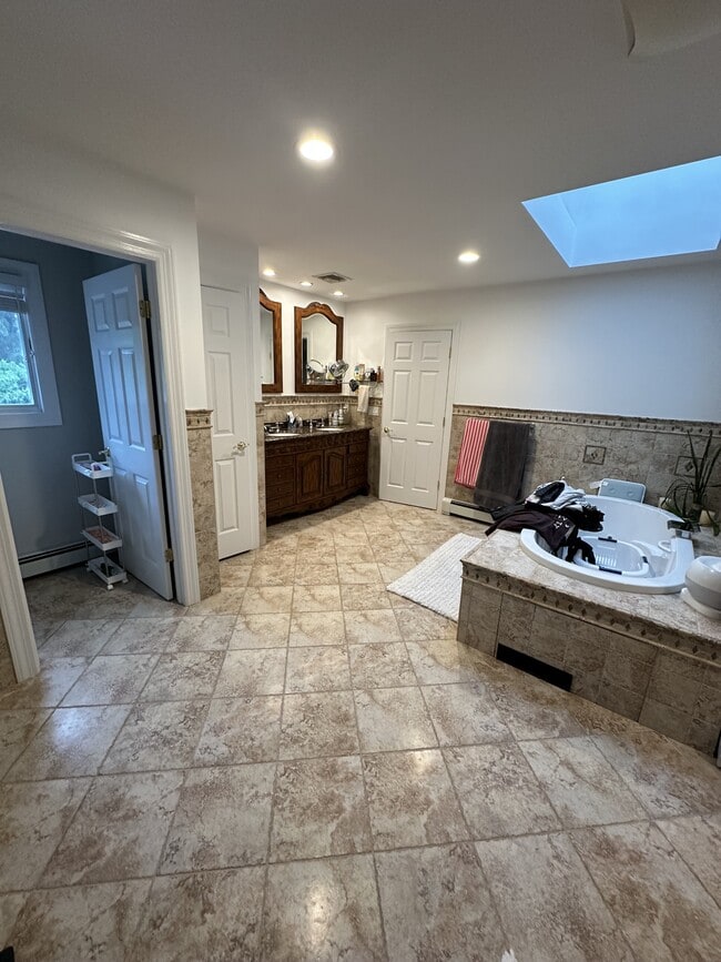 Building Photo - 85 Mountain Ridge Dr
