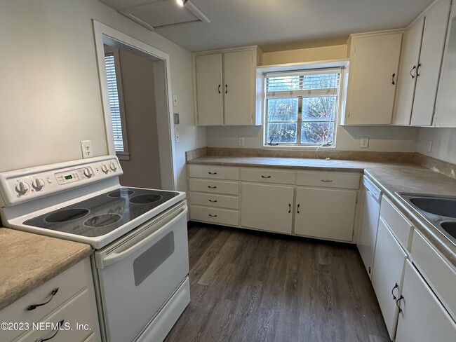 Building Photo - 1824 Perry Pl