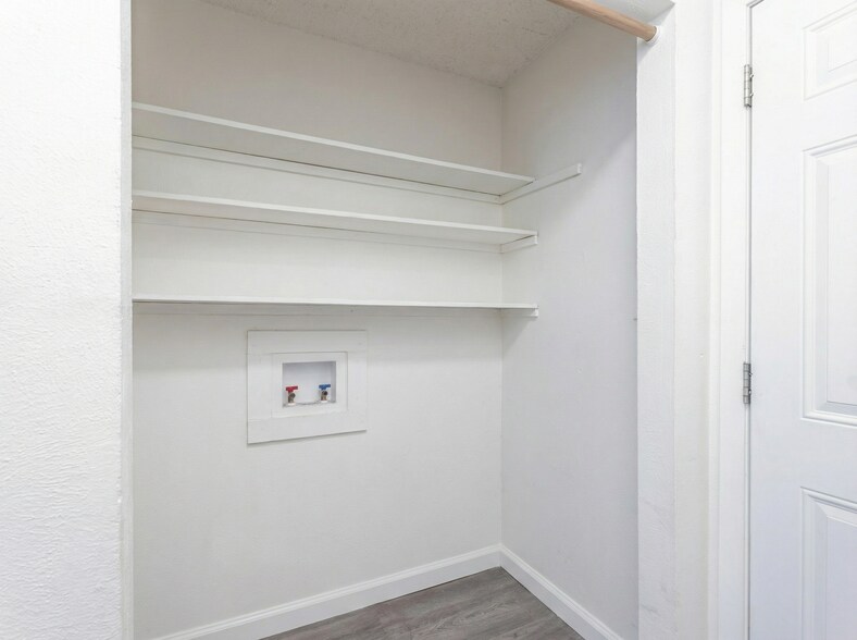 Building Photo - 504 Hilltop Dr