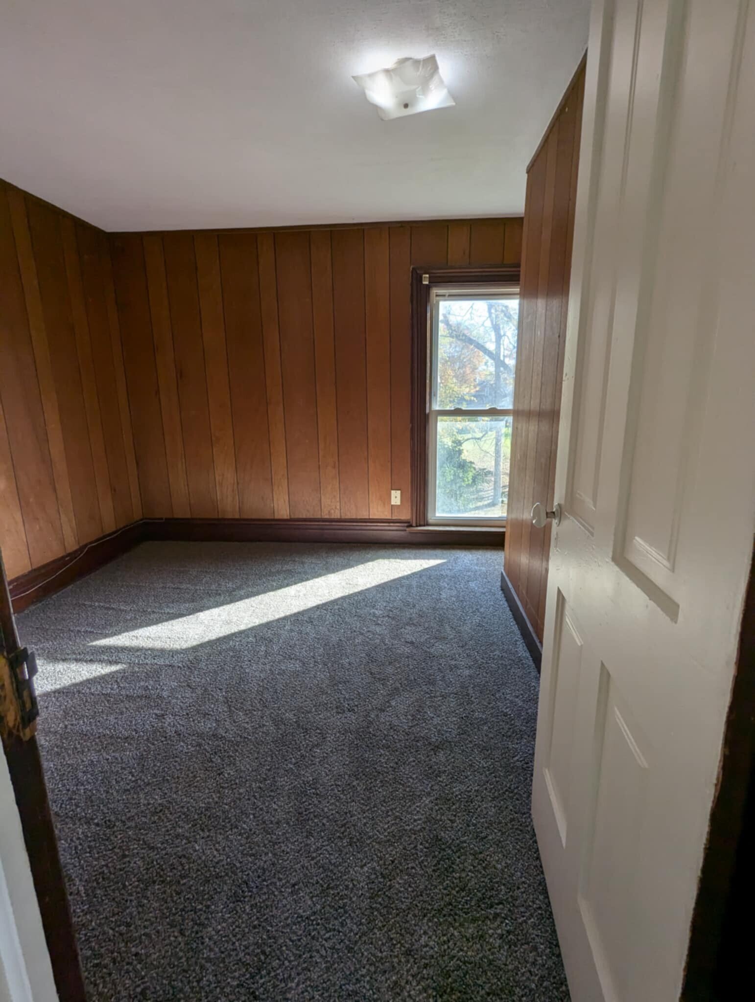 Building Photo - 709 E 2nd St