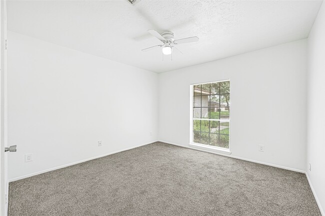 Building Photo - 1718 Foxwood Ct