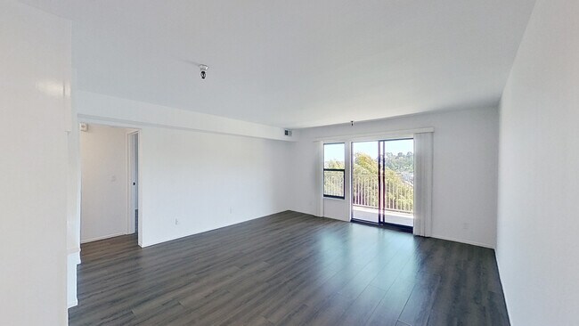 Building Photo - 2033 Castro St