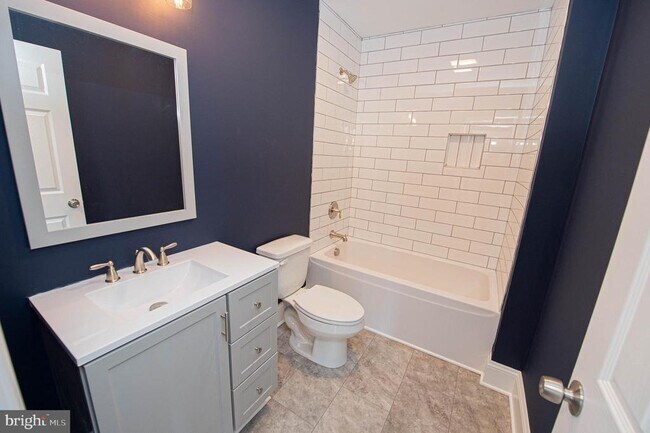 Building Photo - 106 Colonial Ct