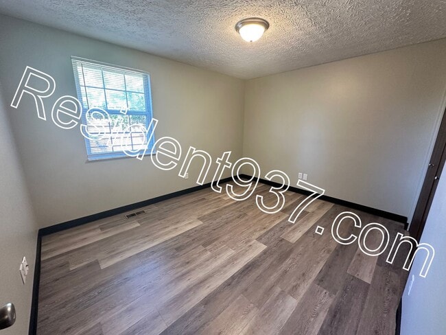 Building Photo - 2 Bed 1 Bath