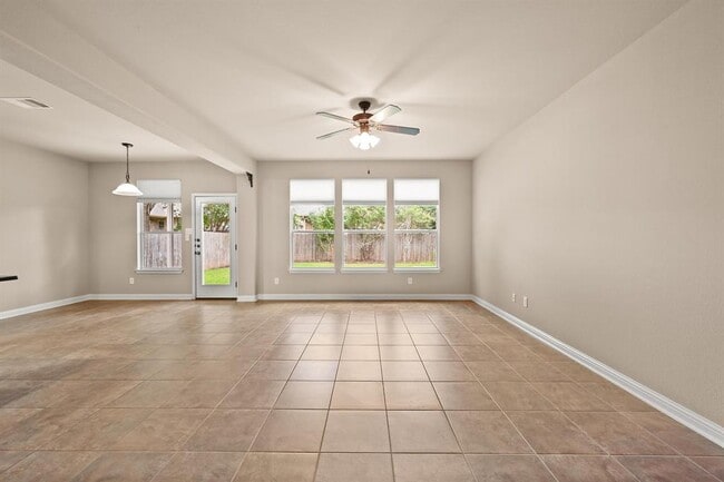 Building Photo - 808 Middle Creek Dr
