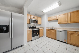Building Photo - 8037 Crescent Rd