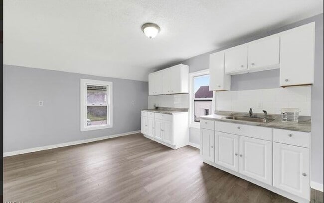 Building Photo - 2056 W 95th St