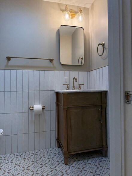 Building Photo - 101 41st St