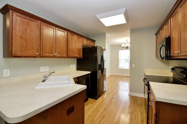 Building Photo - Great 3 bed + bonus house in Aberdeen