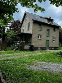 Building Photo - 3 Bedroom 1 Bathroom Home Ready to Rent!