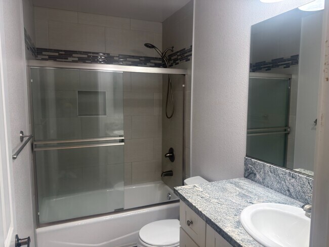 Building Photo - 8545 Villa La Jolla Dr