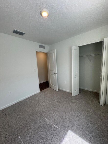 Building Photo - 4612 SW 83rd Lp