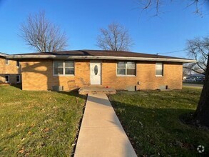 Building Photo - Duplex in Metamora