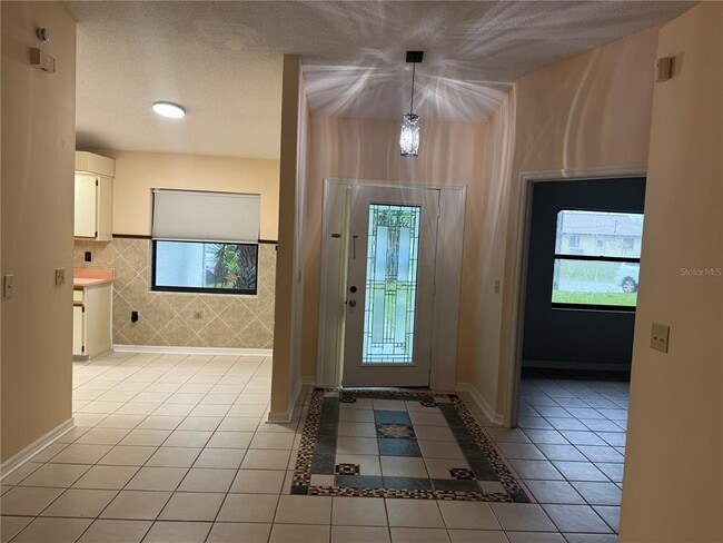 Building Photo - 7 Fountain Gate Ln