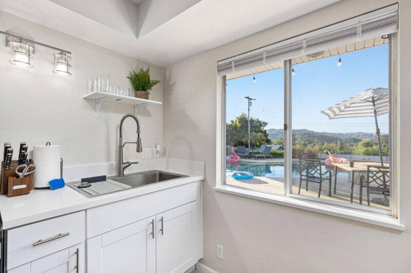 Building Photo - 321 W Kalmia St