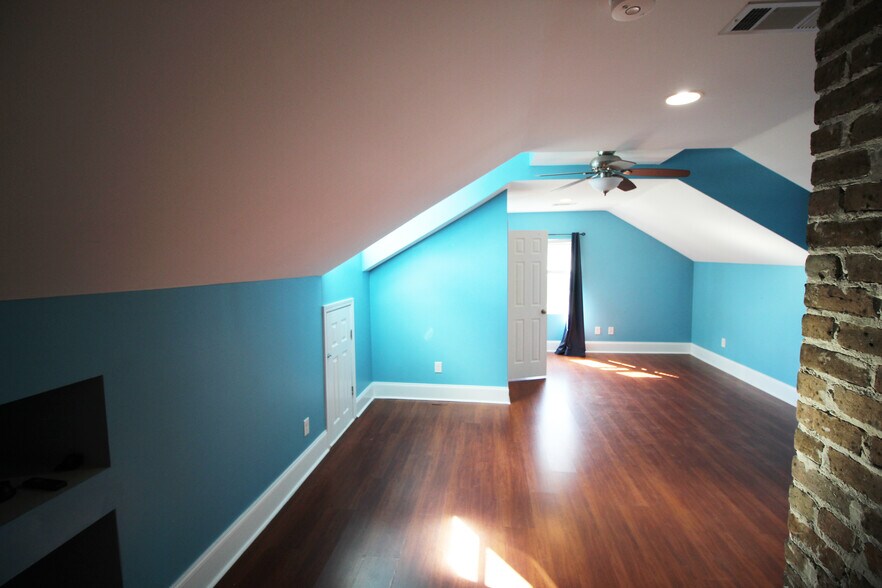 Building Photo - 3033 Toledano St