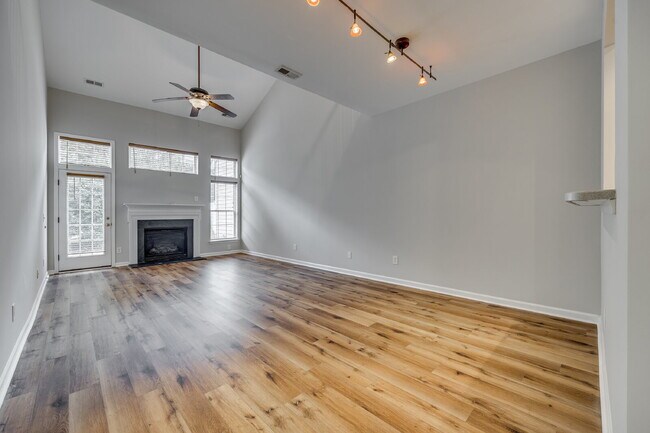 Building Photo - "Charming 3-Bedroom Retreat in Fort Mill -...