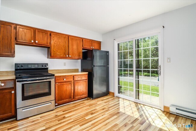 Building Photo - 171 Aspetuck Vlg