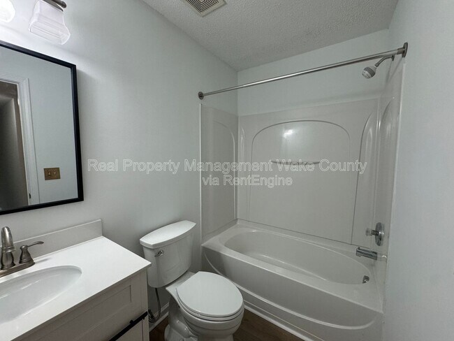 Building Photo - 2 Bellmore Ct