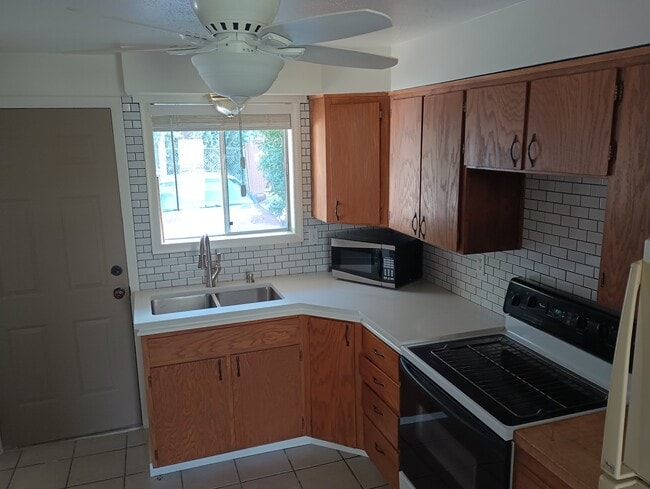 Building Photo - 2026 N 1200 E