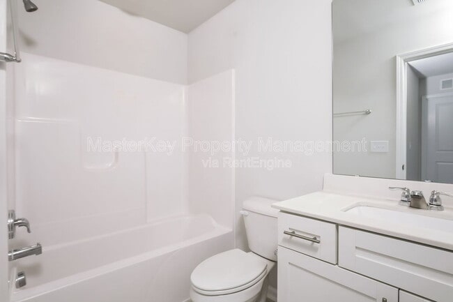Building Photo - 2061 Caen St