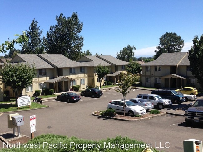 Building Photo - 196 Stoneway Dr NW