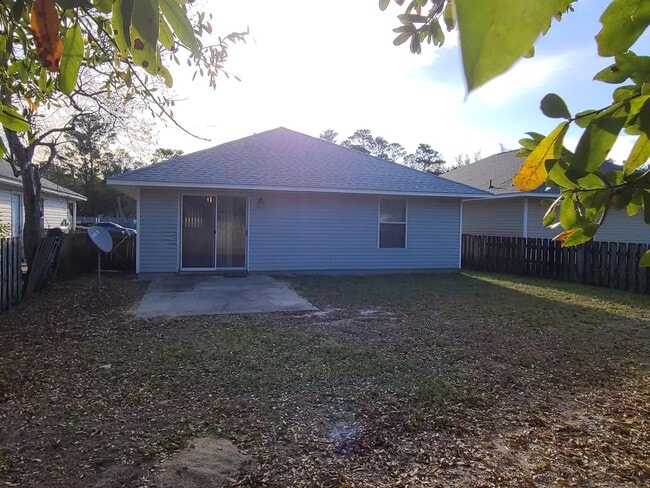 Building Photo - 2787 Bay Club Dr