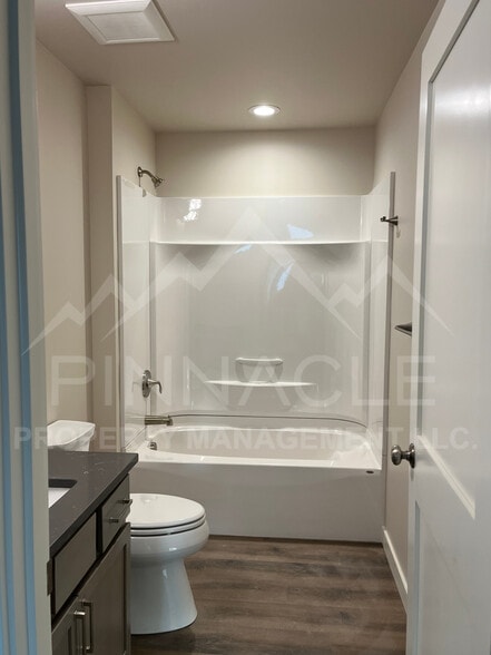 Building Photo - 15 Chicago Ave