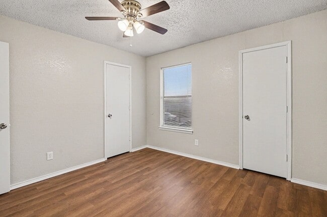 Building Photo - 3301 Aurora St
