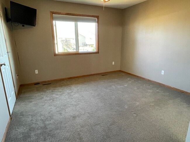 Building Photo - 738 NE Spring St