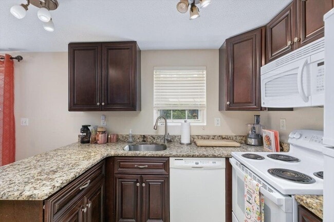 Building Photo - 114 Fieldstone Dr