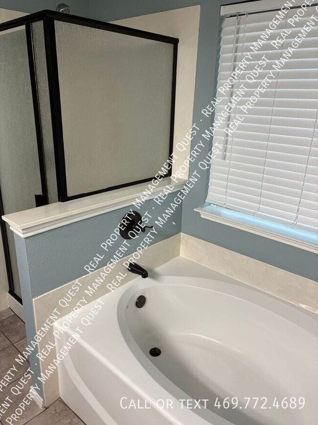 Building Photo - 1410 Beacon Hill Dr