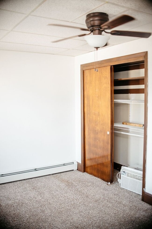Building Photo - 3 Bedroom, 2 Bath Rown Home, 1st Floor Features 1 Bed and 1 Bath