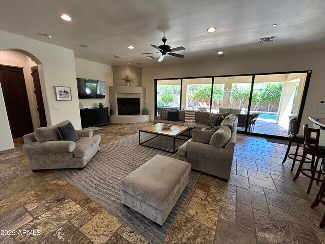Building Photo - 5415 E Hallihan Dr
