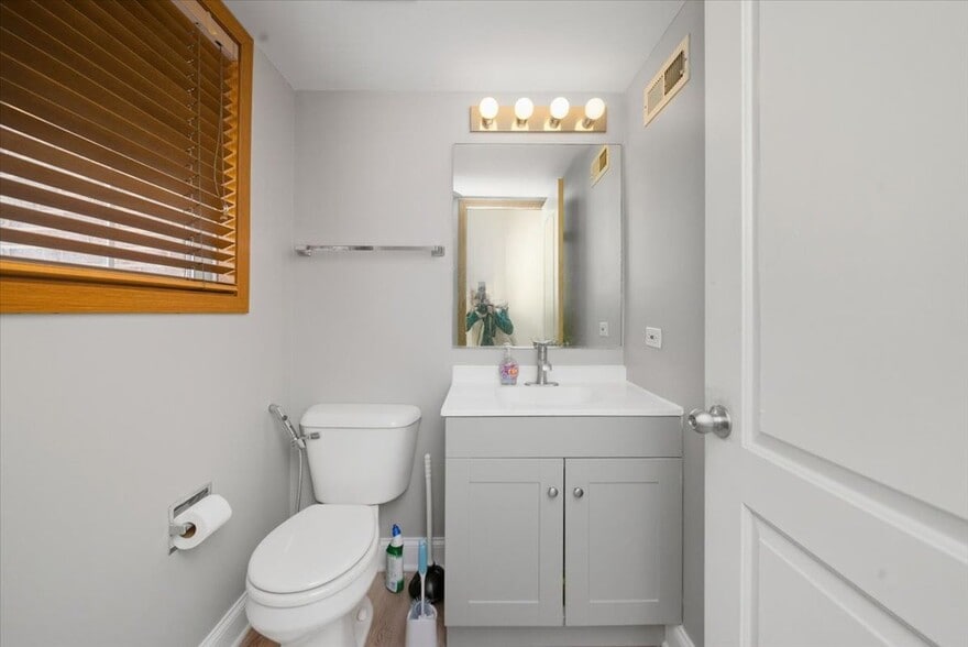 Building Photo - 118 Cambrian Ct