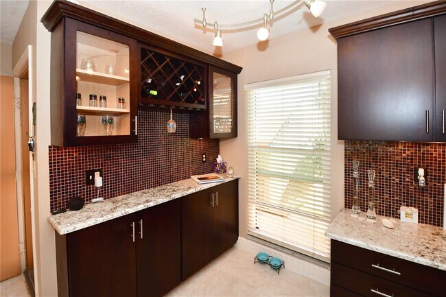 Building Photo - 4730 Brittany Dr S