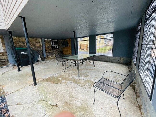 Building Photo - One Bedroom Apartment for Rent