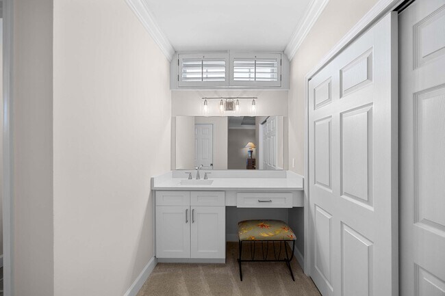 Building Photo - 828 Hideaway Cir E