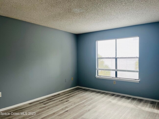 Building Photo - 225 S Tropical Trail