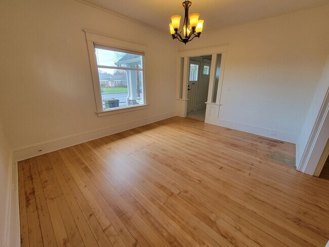 Building Photo - Don’t Miss This! Spacious 2 Bed, 2 Bath in North Portland