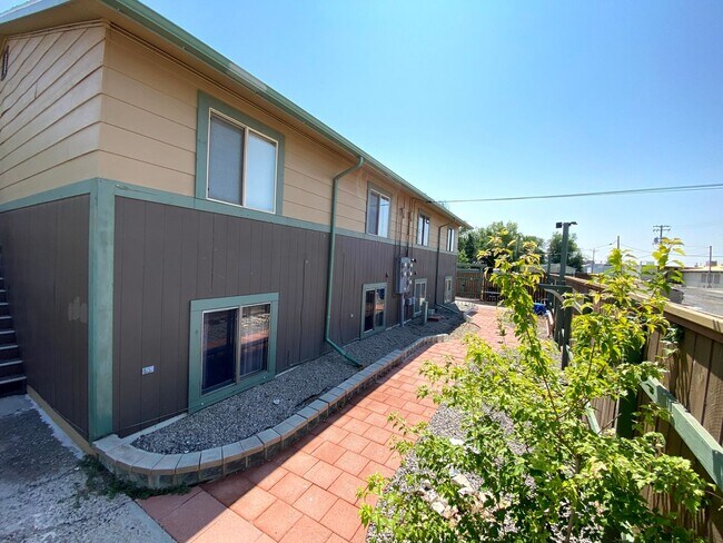 Building Photo - 810 Mary Anne Dr