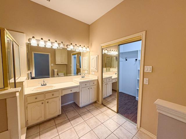 Building Photo - 8902 Bayshore Ln
