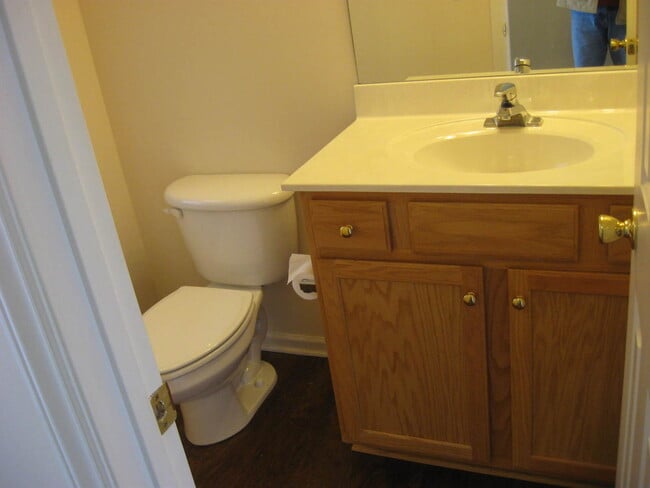 Building Photo - Greensboro NC Townhouse for Rent