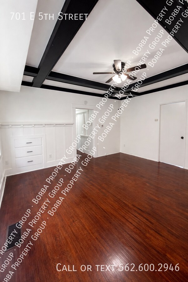 Building Photo - 701 E 5th St