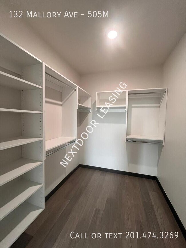 Building Photo - 132 Mallory Ave